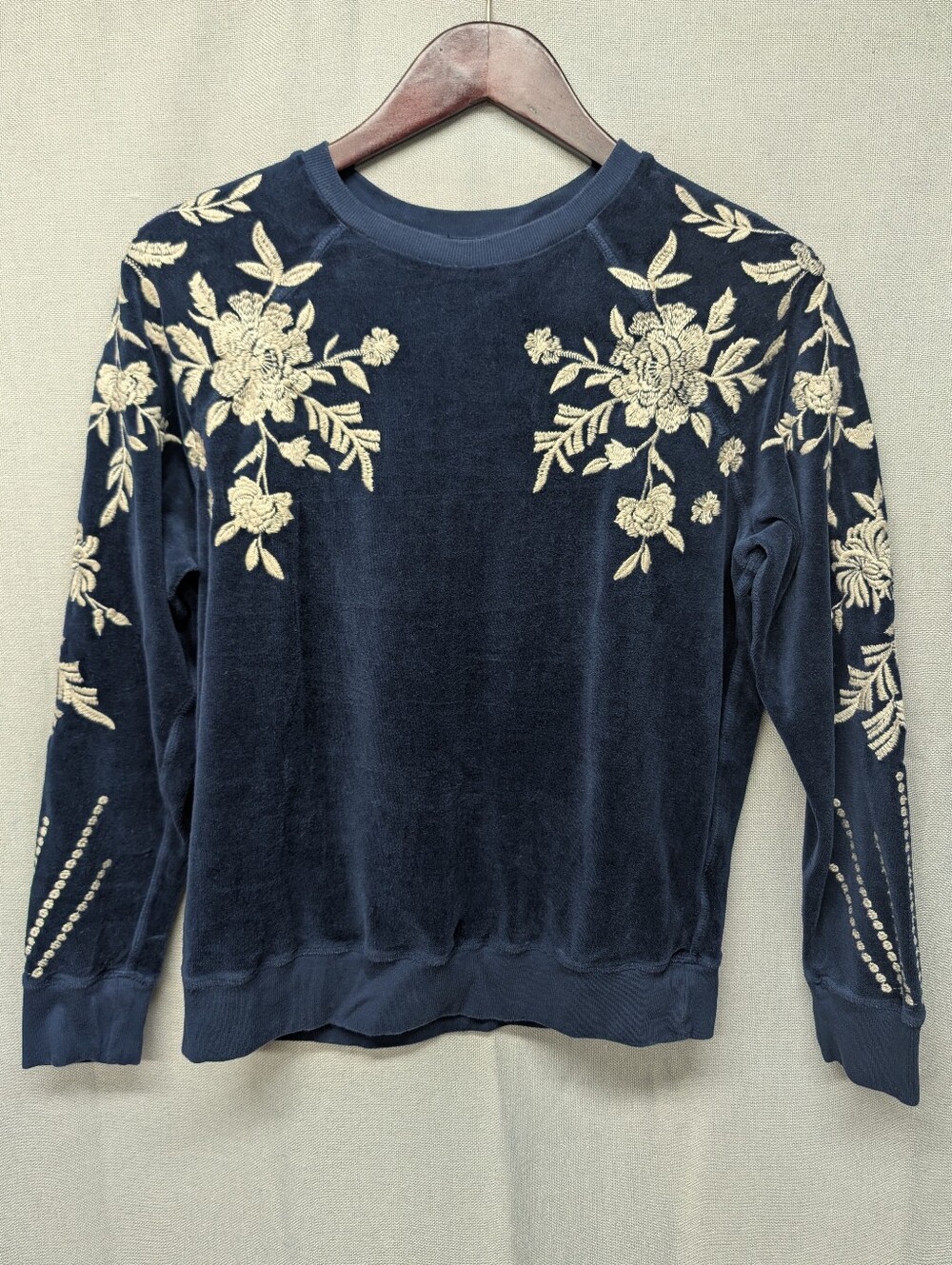 Johnny Was Leona Navy Velvet Crewneck with Cream Floral Embroidery Size Small